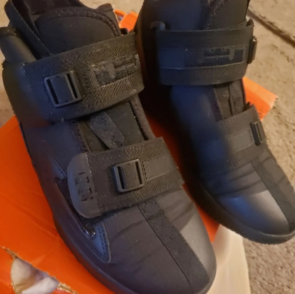 Nike Lerbron Soldier Xlll